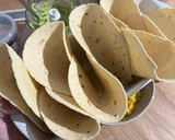Foto del paso 7 de la receta: Tacos de langostinos y atún