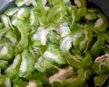 Foto langkah ke 3 dari resep 192. Tumis Pare Cumi Asin.