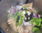 Foto del paso 3 de la receta: Fricasé de pollo con crema de su misma salsa