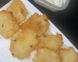Foto del paso 8 de la receta: Tostones de yuca frita con salsa de cilantro