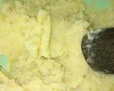 Foto langkah ke 3 dari resep Kroket kentang isi ayam sayur.