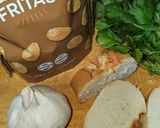 Foto del paso 5 de la receta Calamares rellenos de langostinos y sepia en salsa de langostinos y crujiente de almendras