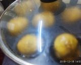 A picture of step 5 of Spicy Potato Tikka in appe pan.