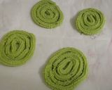 A picture of step 3 of Aloo-Palak Chakli.