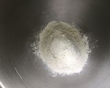 Une image de l'étape 1 de Pâte brisée à la crème et jus de cerise.