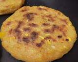 Foto del paso 5 de la receta: Arepas🫓de calabacín y zanahoria con queso🧀🥕🥯
