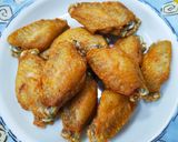 รูปขั้นตอนการทำที่ 3 ของ ปีกไก่ทอดเกลือ+ใบมะกรูด