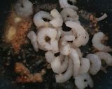A picture of step 3 of Prawns in Garlic and Sriracha Sauce.😀.