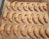 Foto langkah ke 6 dari resep Schokohörnchen / Croissant Coklat mini.
