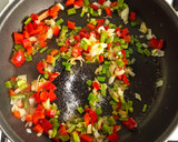 Foto del paso 1 de la receta: Arroz basmati al curry con gulas y almejas