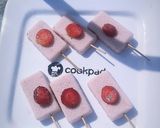 A picture of step 6 of Strawberry Mini Popsicles 😍.