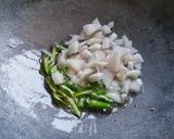 A picture of step 3 of Simple Upma.