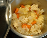 Foto del paso 1 de la receta: Ensaladilla de langostinos aprovechados
