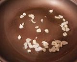 Foto del paso 2 de la receta Salteado de champiñones y pasta