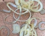 Foto do passo 2 de Bacalhau com batatas e alcaparras