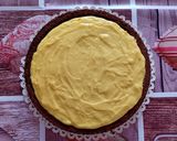 Foto del passaggio 11 della ricetta Torta al cacao con crema pasticcera fragole e ciliegie