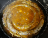 Foto del paso 2 de la receta: Longaniza al vino blanco con salsa de tomate y champiñones