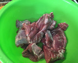 Foto del paso 1 de la receta: Carrilleras con zanahorias y guisantes