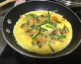 Foto del paso 2 de la receta: Tortilla de huevo vegetariana