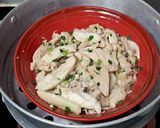 รูปขั้นตอนการทำที่ 4 ของ ไก่นึ่งขิงและต้นหอม