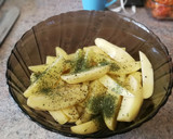 Foto del paso 3 de la receta: Alitas de pollo adobadas con patatas gajo al horno
