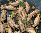รูปขั้นตอนการทำที่ 3 ของ ปีกไก่คั่วสมุนไพรพริกป่น