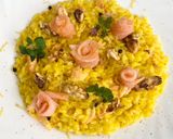 Foto del passaggio 6 della ricetta Risotto salmone affumicato, noci tostate e zeste di limone