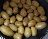 Foto del paso 10 de la receta: Codillo al horno con patatas y escalonias glaseadas