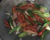 Foto langkah ke 4 dari resep Tumis cumi kering.
