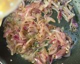 Foto del paso 2 de la receta: Sopa de Cebolla con Huevo