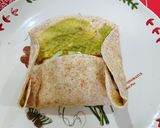 Gambar langkah 4 resipi 👩‍🍳Chicken Salami Wrap with Avacado Mash.