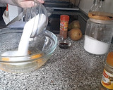 Foto del paso 4 de la receta: Cupcakes de pera relleno de bombón
