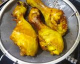Foto langkah ke 7 dari resep Ayam Goreng Kremes.