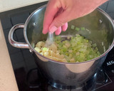Foto del paso 5 de la receta: Crema fría de puerros y pera