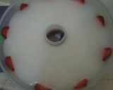 Foto langkah ke 3 dari resep Puding Stroberi Merah Putih.