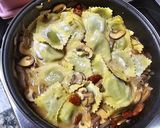 Foto del paso 5 de la receta Raviolis con salsa cremosa de champiñones y cebolla balsámica