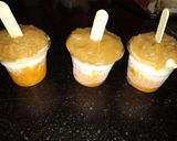 A picture of step 4 of Grapes orange yogurt popsicles.