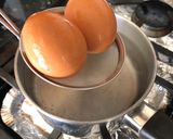 Hình bước làm 1 của món Luộc trứng lòng đào