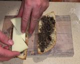 Foto del paso 2 de la receta: Bocata de ahumados, queso y olivada