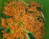 Foto langkah ke 5 dari resep Mie goreng rumahan rasa restoran.