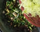 Foto langkah ke 3 dari resep Sayur labu Siam ikan asap.