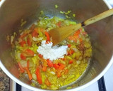 Foto del paso 5 de la receta: Cuartos traseros de pollo con puerros, zanahorias al azafrán