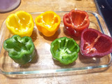 Pimientos de colores rellenos de carne al horno