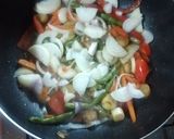 Foto del paso 2 de la receta: Pechuga de pollo con vegetales in wok
