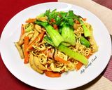 Hình bước làm 3 của món Mì Gói Xào Chay