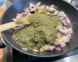 Une image de l'étape 7 de Sauté de porc aux champignons, tomates, oignons rouges et persil d'algues.