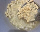 Foto langkah ke 3 dari resep Makaroni spiral goreng.