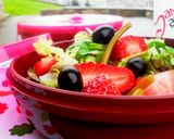 Foto del paso 3 de la receta: Ensalada de lechuga con fresas y habichuelas encurtidas