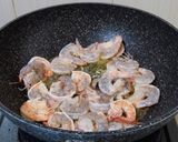 Foto langkah ke 2 dari resep Udang Saus Mentega.