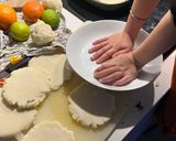 Foto del paso 4 de la receta Como hacer arepas colombianas con queso 🧀